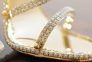 Acquista scarpe per € 158,000